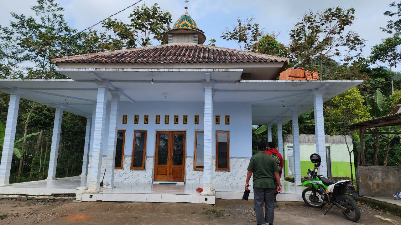 Geliat Dakwah HSI BERBAGI di Kaki Gunung Semeru