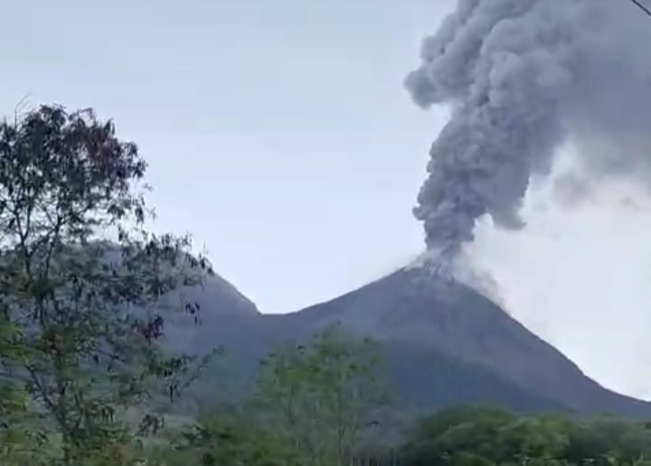 Penyintas Lewotobi: Antara Zona Aman dan Kebutuhan Mendesak